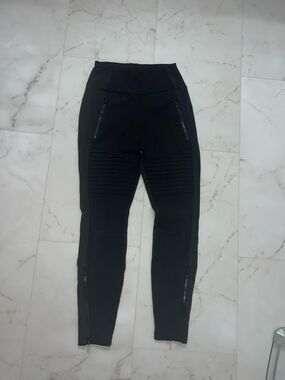 Athleta Black Headlands Hybrid Moto Tight Size 0 Petite